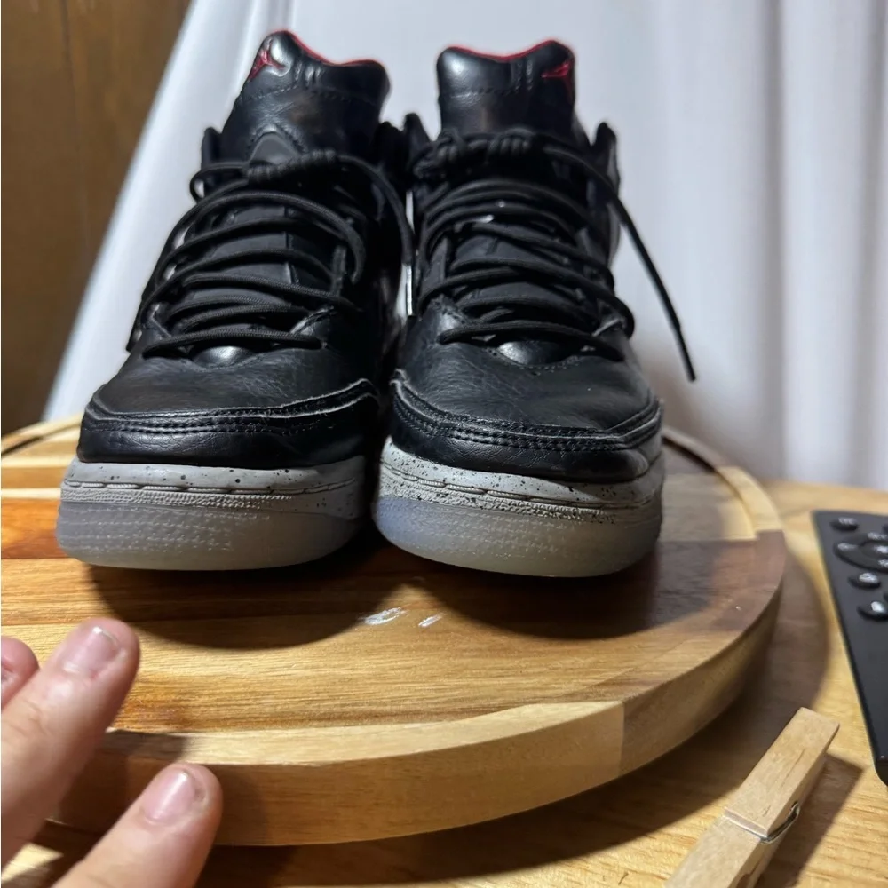 Nike Air Jordan Courtside 23 Boys Size 7Y Black Red Athletic Shoes Sneakers - Picture 2 of 7